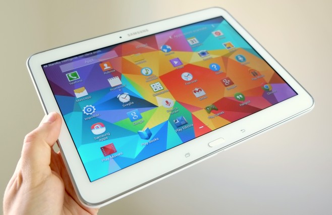 thanh lý một e SS GALAXY TAB 4 10.1 INCH(T535)màu trắng đẹp 99% nguyên zin giá rẻ !!!